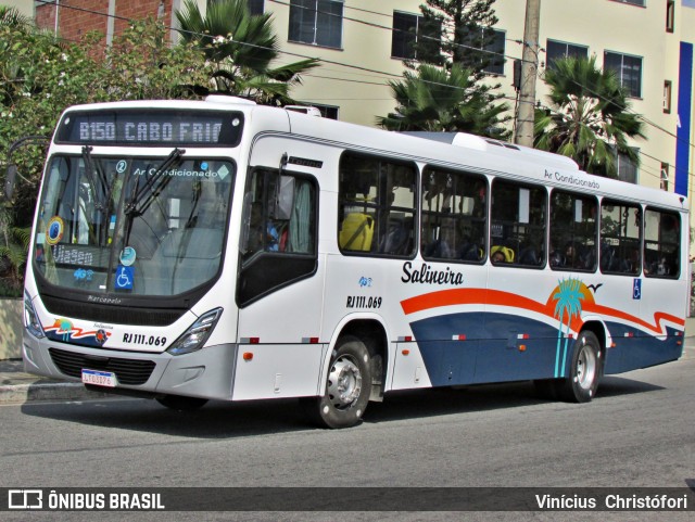 Auto Viação Salineira RJ 111.069 na cidade de Cabo Frio, Rio de Janeiro, Brasil, por Vinícius  Christófori. Número da foto: #6892644.