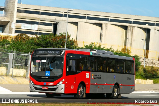 Pêssego Transportes 4 7090 na cidade de São Paulo, São Paulo, Brasil, por Ricardo Luiz. Número da foto: #6893533.