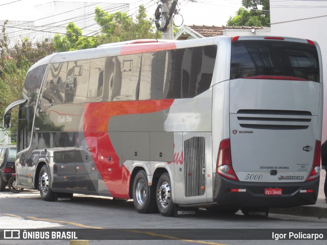 Ônibus Particulares 5000 na cidade de Divinópolis, Minas Gerais, Brasil, por Igor Policarpo. Número da foto: #6853887.