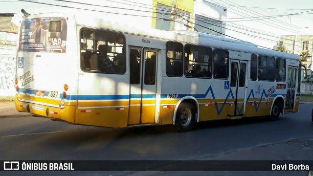 Trevo Transportes Coletivos 1097 na cidade de Porto Alegre, Rio Grande do Sul, Brasil, por Davi Borba. Número da foto: #6906412.