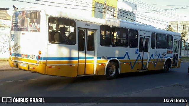 Trevo Transportes Coletivos 1097 na cidade de Porto Alegre, Rio Grande do Sul, Brasil, por Davi Borba. ID da foto: 6906412.