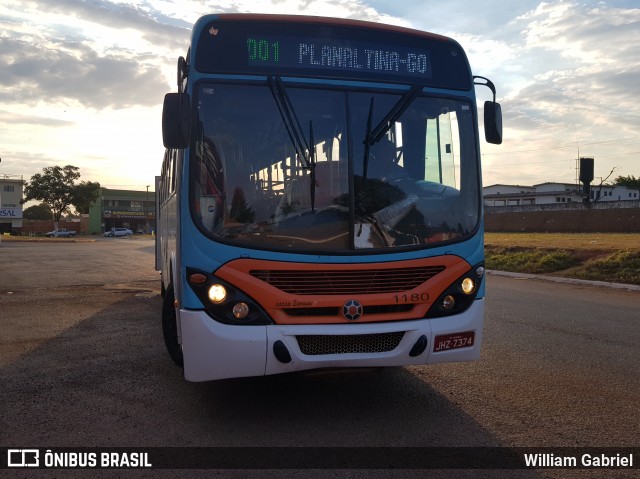 Viação Expresso Planaltina 1180 na cidade de Planaltina, Goiás, Brasil, por William Gabriel. Número da foto: #6910600.