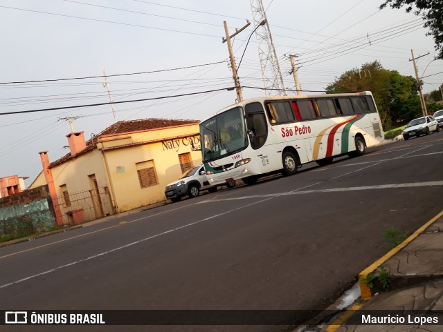 Expresso São Pedro 1900 na cidade de Santiago, Rio Grande do Sul, Brasil, por Mauricio Lopes. Número da foto: #6909324.