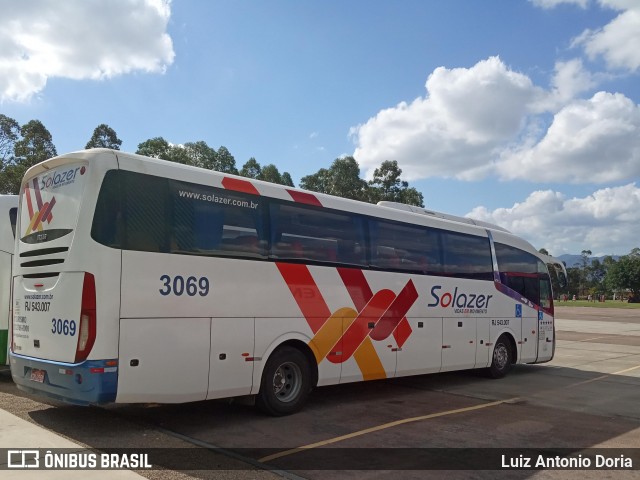 Solazer Transportes e Turismo 3069 na cidade de Rio de Janeiro, Rio de Janeiro, Brasil, por Luiz Antonio Doria. ID da foto: 6909702.