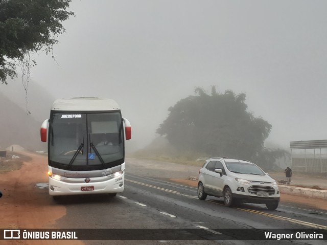 Paraibuna Transportes 22006 na cidade de Guarará, Minas Gerais, Brasil, por Wagner Oliveira. ID da foto: 6913835.