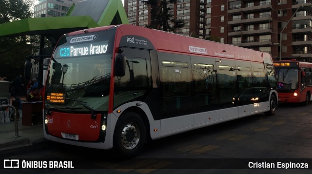 Redbus Urbano 767 na cidade de Las Condes, Santiago, Metropolitana de Santiago, Chile, por Cristian Espinoza. Número da foto: #6915178.