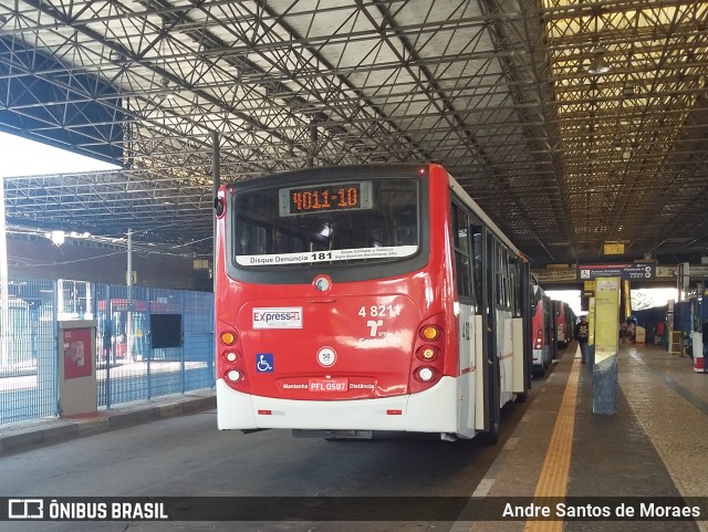 Express Transportes Urbanos Ltda 4 8211 na cidade de São Paulo, São Paulo, Brasil, por Andre Santos de Moraes. ID da foto: 6916244.