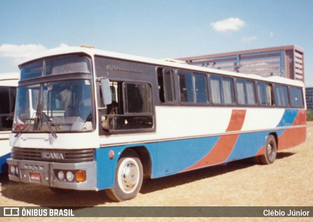 Ônibus Particulares 4687 na cidade de Brasília, Distrito Federal, Brasil, por Clébio Júnior. Número da foto: #6916366.