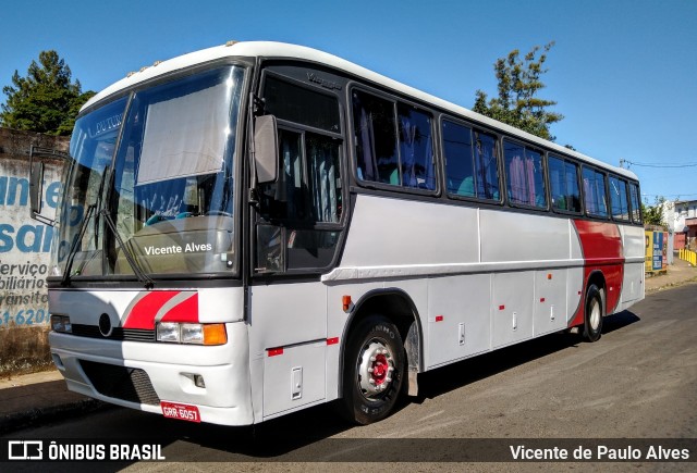 Ônibus Particulares 6057 na cidade de Araxá, Minas Gerais, Brasil, por Vicente de Paulo Alves. Número da foto: #6919039.