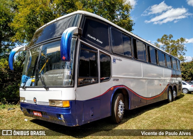 Ônibus Particulares 8074 na cidade de Araxá, Minas Gerais, Brasil, por Vicente de Paulo Alves. ID da foto: 6921950.