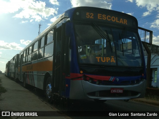Escolares 52 na cidade de Ji-Paraná, Rondônia, Brasil, por Gian Lucas  Santana Zardo. Número da foto: #6922607.