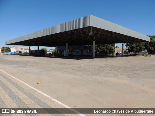 Terminais Rodoviários e Urbanos JANUáRIA-MG na cidade de Januária, Minas Gerais, Brasil, por Leonardo Chaves de Albuquerque. Número da foto: #6930140.