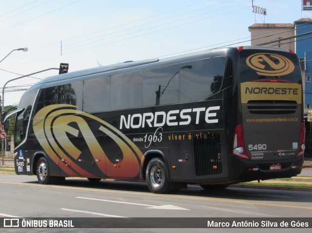 Expresso Nordeste 5490 na cidade de Londrina, Paraná, Brasil, por Marco Antônio Silva de Góes. ID da foto: 6931024.