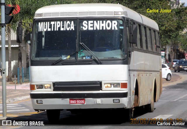 Ônibus Particulares 350 na cidade de Goiânia, Goiás, Brasil, por Carlos Júnior. Número da foto: #6861224.