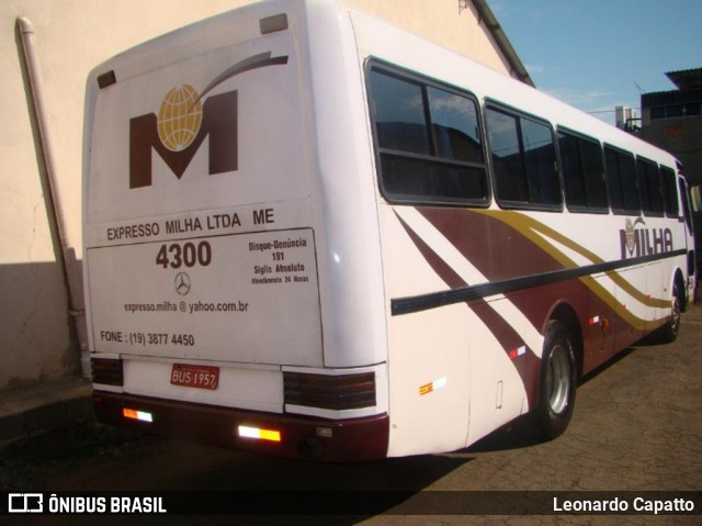 Milha 4300 na cidade de Artur Nogueira, São Paulo, Brasil, por Leonardo Capatto. Número da foto: #6864299.