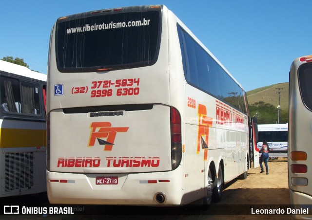 Ribeiro Turismo 2208 na cidade de Natividade, Rio de Janeiro, Brasil, por Leonardo Daniel. ID da foto: 6933836.