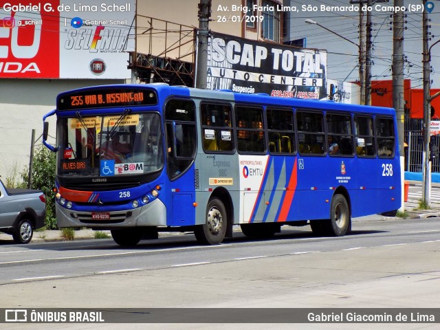 Expresso SBC 258 na cidade de São Bernardo do Campo, São Paulo, Brasil, por Gabriel Giacomin de Lima. Número da foto: #6960620.