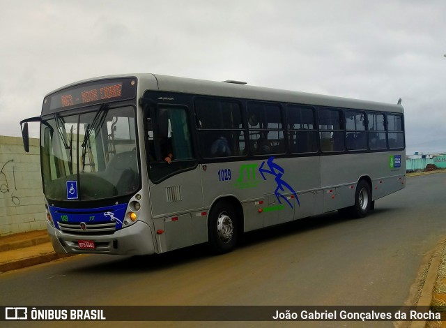 Rosa Turismo 1029 na cidade de Vitória da Conquista, Bahia, Brasil, por João Gabriel Gonçalves da Rocha. ID da foto: 6960762.