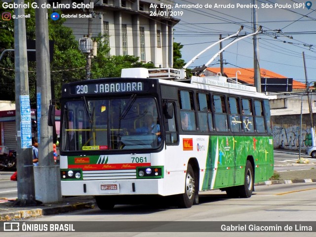 Metra - Sistema Metropolitano de Transporte 7061 na cidade de São Paulo, São Paulo, Brasil, por Gabriel Giacomin de Lima. Número da foto: #6964145.