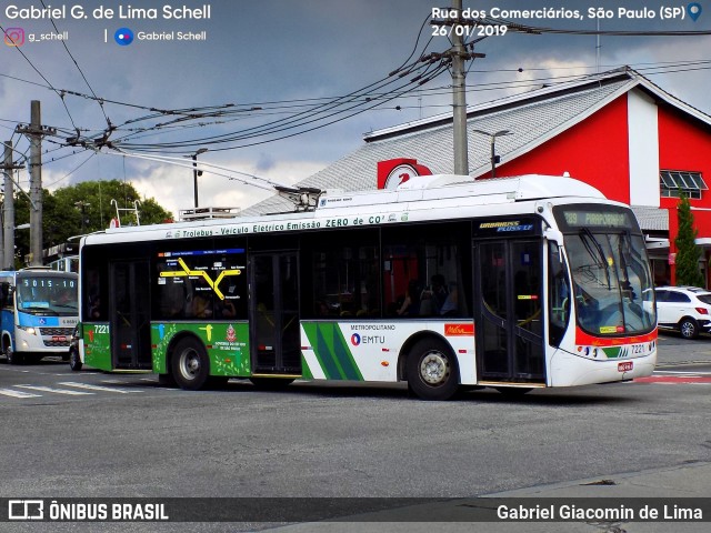 Metra - Sistema Metropolitano de Transporte 7221 na cidade de São Paulo, São Paulo, Brasil, por Gabriel Giacomin de Lima. ID da foto: 6967001.