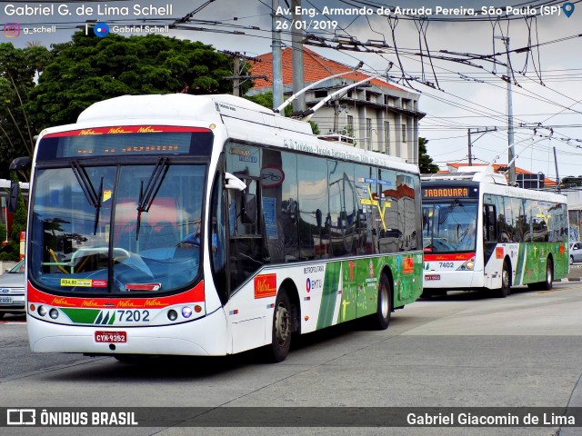 Metra - Sistema Metropolitano de Transporte 7202 na cidade de São Paulo, São Paulo, Brasil, por Gabriel Giacomin de Lima. Número da foto: #6966964.