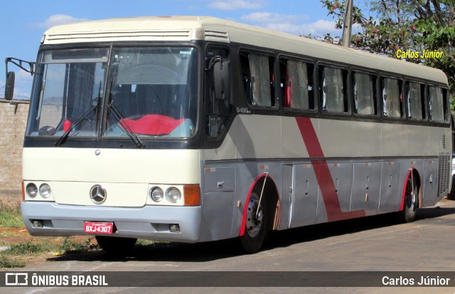Ônibus Particulares 4307 na cidade de Trindade, Goiás, Brasil, por Carlos Júnior. Número da foto: #6968487.