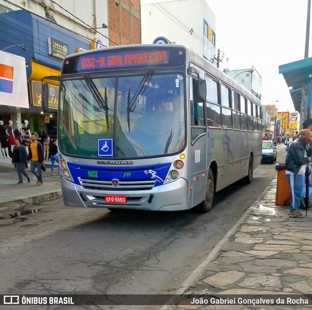 Rosa Turismo 1032 na cidade de Vitória da Conquista, Bahia, Brasil, por João Gabriel Gonçalves da Rocha. Número da foto: #6969346.