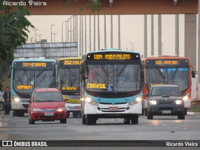 UTB - União Transporte Brasília 4950 na cidade de Santa Maria, Distrito Federal, Brasil, por Ricardo Vieira. Número da foto: #6974499.