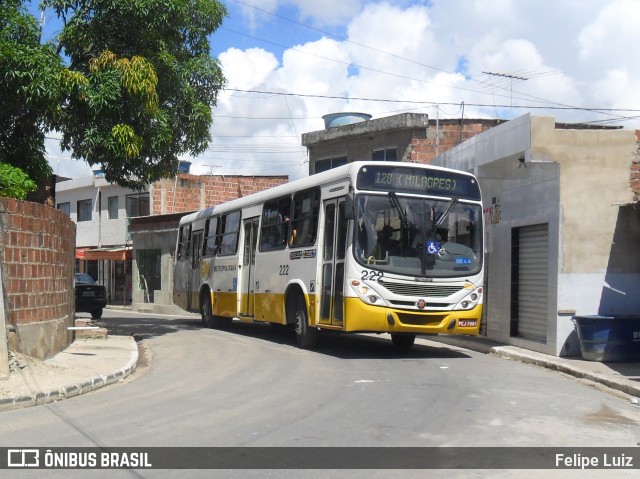 Empresa Metropolitana 222 na cidade de Recife, Pernambuco, Brasil, por Felipe Luiz. Número da foto: #6979556.
