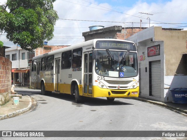Empresa Metropolitana 235 na cidade de Recife, Pernambuco, Brasil, por Felipe Luiz. Número da foto: #6979525.
