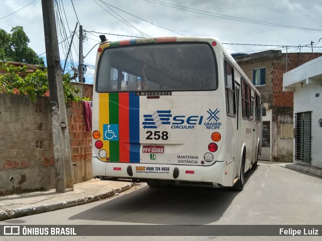 Empresa Metropolitana 258 na cidade de Recife, Pernambuco, Brasil, por Felipe Luiz. Número da foto: #6979576.
