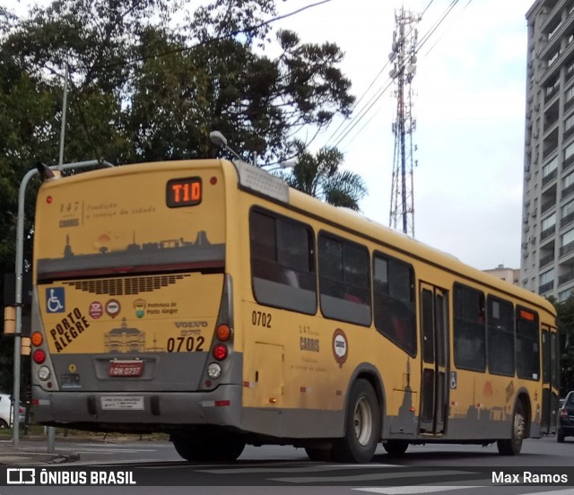 Companhia Carris Porto-Alegrense 0702 na cidade de Porto Alegre, Rio Grande do Sul, Brasil, por Max Ramos. Número da foto: #6981409.