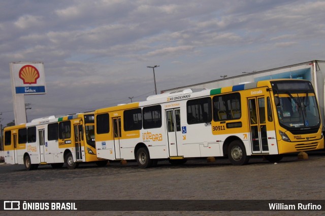 Plataforma Transportes 30911 na cidade de Fazenda Rio Grande, Paraná, Brasil, por William Rufino. ID da foto: 6985156.