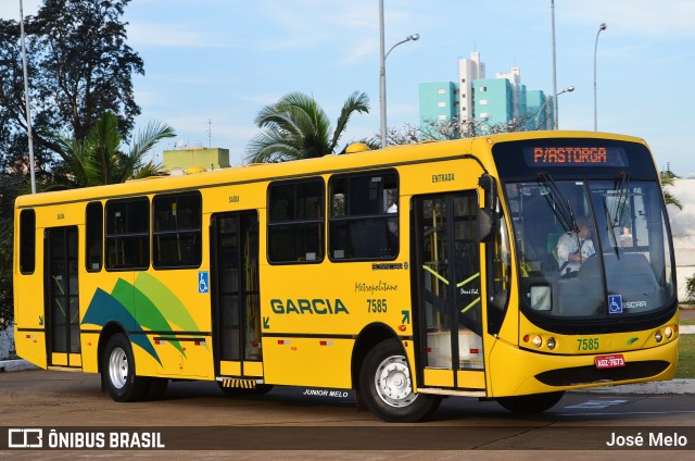 Viação Garcia 7585 na cidade de Maringá, Paraná, Brasil, por José Melo. Número da foto: #6938246.