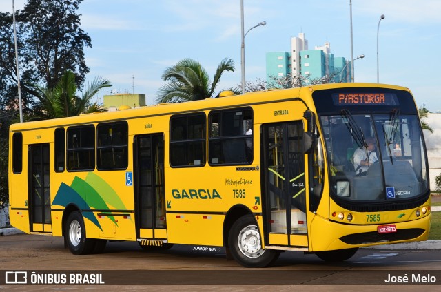 Viação Garcia 7585 na cidade de Maringá, Paraná, Brasil, por José Melo. ID da foto: 6938246.