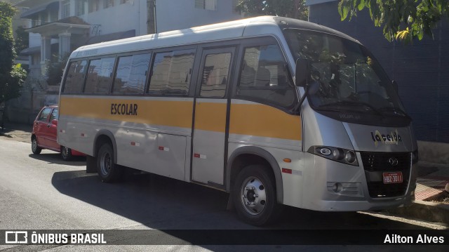 Escolares 3011 na cidade de Belo Horizonte, Minas Gerais, Brasil, por Ailton Alves. ID da foto: 6937752.