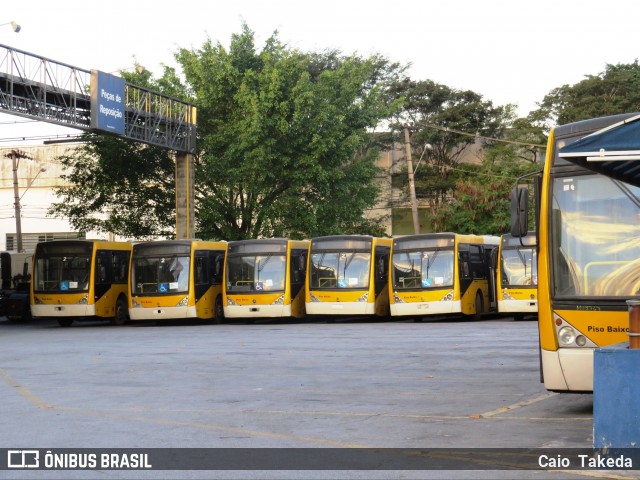 Sucata e Desmanches EX-VIP na cidade de Osasco, São Paulo, Brasil, por Caio  Takeda. Número da foto: #6938300.