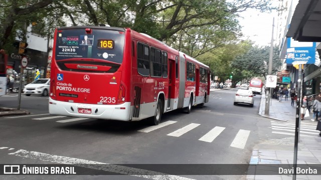 VTC - Viação Teresópolis Cavalhada 2235 na cidade de Porto Alegre, Rio Grande do Sul, Brasil, por Davi Borba. Número da foto: #6990805.