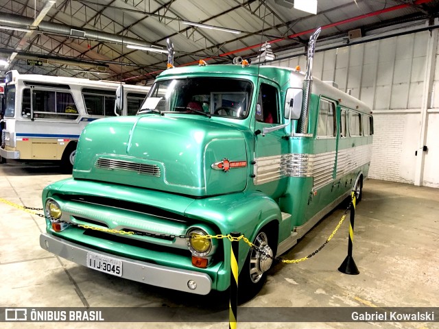 Motorhomes 3045 na cidade de Novo Hamburgo, Rio Grande do Sul, Brasil, por Gabriel Kowalski. Número da foto: #6990948.
