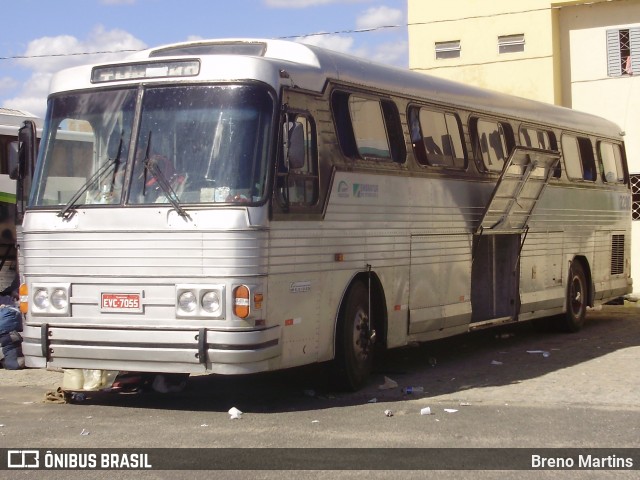 Ônibus Particulares 2200 na cidade de Santa Cruz do Capibaribe, Pernambuco, Brasil, por Breno Martins. Número da foto: #6993783.