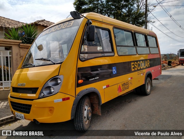 Escolares 6426 na cidade de Perdigão, Minas Gerais, Brasil, por Vicente de Paulo Alves. ID da foto: 7000112.