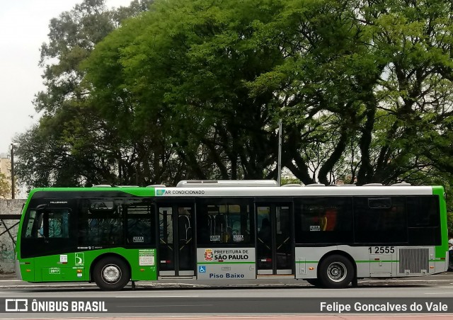 Viação Gato Preto 1 2555 na cidade de São Paulo, São Paulo, Brasil, por Felipe Goncalves do Vale. ID da foto: 7005247.