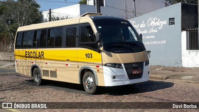 Escolares 103 na cidade de Porto Alegre, Rio Grande do Sul, Brasil, por Davi Borba. Número da foto: #7015781.