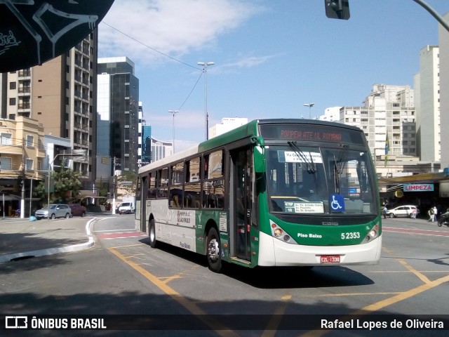 Via Sudeste Transportes S.A. 5 2353 na cidade de São Paulo, São Paulo, Brasil, por Rafael Lopes de Oliveira. ID da foto: 6943899.