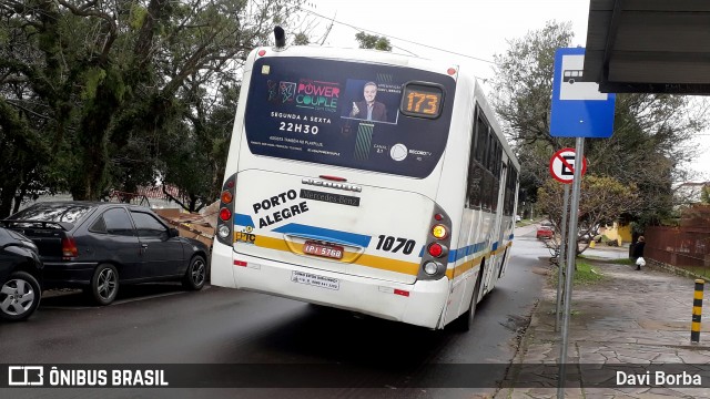 Trevo Transportes Coletivos 1070 na cidade de Porto Alegre, Rio Grande do Sul, Brasil, por Davi Borba. ID da foto: 6946050.