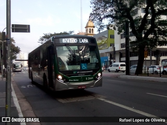 Via Sudeste Transportes S.A. 5 2441 na cidade de São Paulo, São Paulo, Brasil, por Rafael Lopes de Oliveira. Número da foto: #6945312.