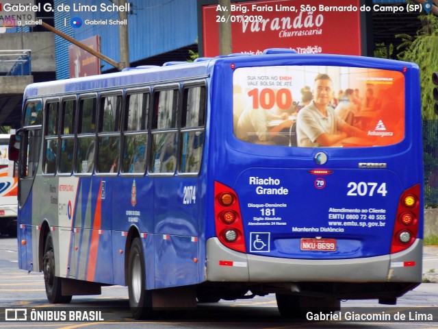 Viação Riacho Grande 2074 na cidade de São Bernardo do Campo, São Paulo, Brasil, por Gabriel Giacomin de Lima. Número da foto: #6958370.