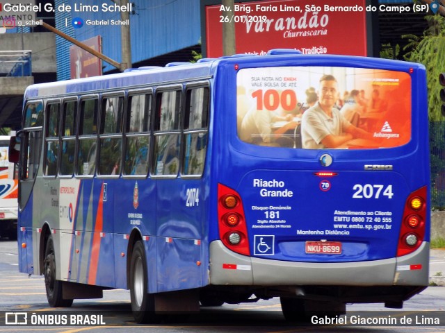 Viação Riacho Grande 2074 na cidade de São Bernardo do Campo, São Paulo, Brasil, por Gabriel Giacomin de Lima. ID da foto: 6958370.