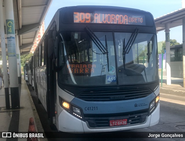 Real Auto Ônibus C41211 na cidade de Rio de Janeiro, Rio de Janeiro, Brasil, por Jorge Gonçalves. ID da foto: 7055107.