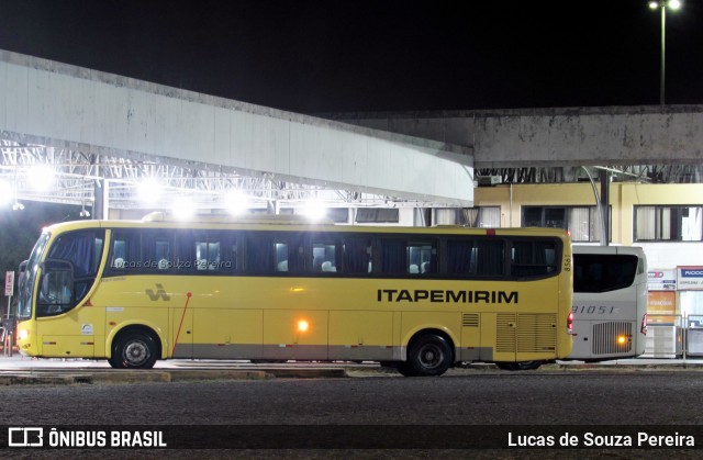 Viação Itapemirim 8561 na cidade de Campos dos Goytacazes, Rio de Janeiro, Brasil, por Lucas de Souza Pereira. ID da foto: 7066262.